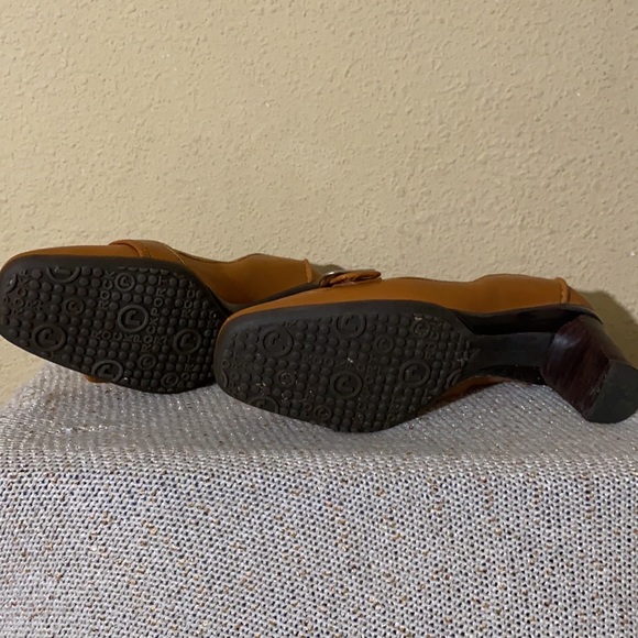 Women’s Rockport Sole Innovation Brown Loafer (used)
